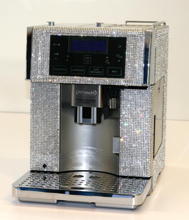 Kaffeevollautomat mit Schmucksteinen besetzt 