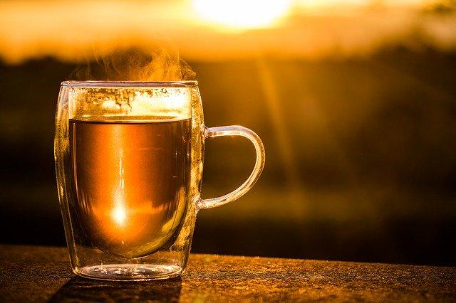 Teetasse vor Sonnenuntergang