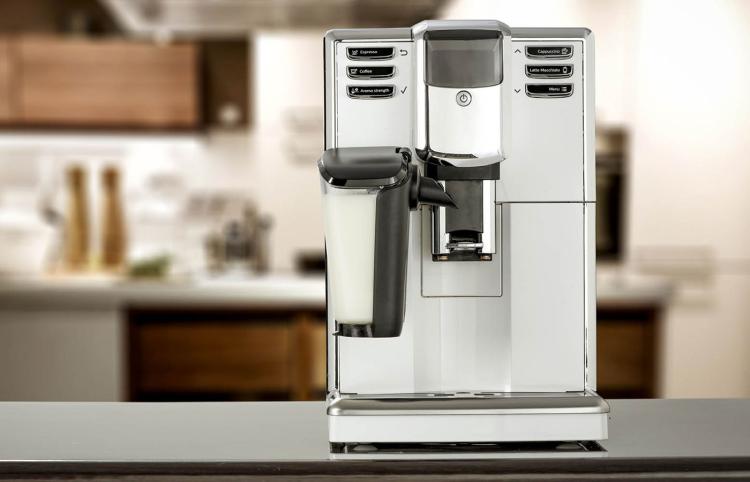 silberner Kaffeevollautomat